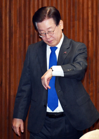 [포토] 국회 본회의 참석한 이재명 대표
