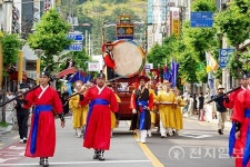 제61회 거제옥포대첩축제 성료… 다채롭고 풍성한 프로그램, 모두가 행복했다