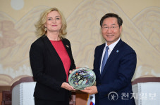 유정복 시장, 라트비아공화국 경제부장관 등 기업사절단 접견