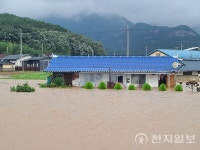 [포토] 부안군 보안면 부안로 인근 신창천 복구작업 한창
