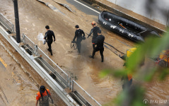 [포토] 궁평 2지하차도 배수·실종자 수색 작업