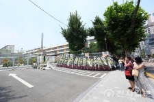 [포토 종합] 선생님 지켜드리지 못해 죄송해요… 극단 선택 초등교사 추모 물결