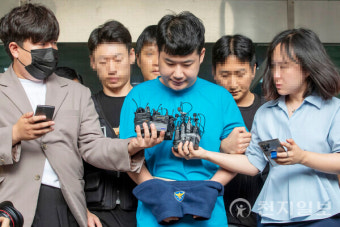 [포토] 고개 숙인 채 검찰 송치되는 '신림동 흉기 살인 피의자' 조선