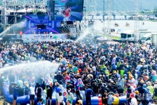 [포토] 정남진 장흥 물축제 참여한 관광객들