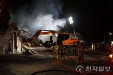 고양시 일산 덕이동 창고 화재 발생… 대응 2단계 발령