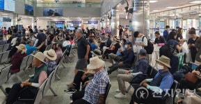 [포토] 황금연휴 맞아 섬으로 떠나는 사람들