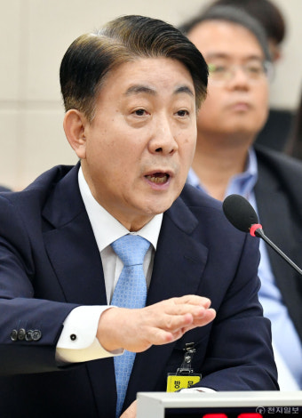 [포토] 인사청문회 질의 답하는 이동관 후보자