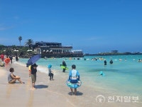 [포토] 제주 함덕해수욕장 찾은 피서객