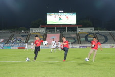 홍남표 시장,  경남FC 홈경기서 승리 기원 시축