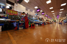 [포토 종합] 日 오염수 방류 하루 앞으로… 수산시장은 지금