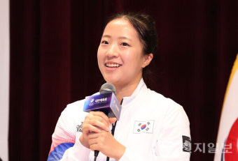 [포토] '항저우아시안게임 미디어데이' 질문 답하는 탁구 신유빈