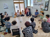 이춘덕 도의원, 함양 중앙노모당 방문