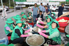 정읍시 입암면부녀회·이장협의회, 효(孝) 삼계탕 나눔