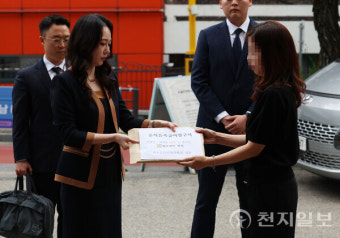 [포토] 서이초 교사 순직 인정 접수하는 변호인단