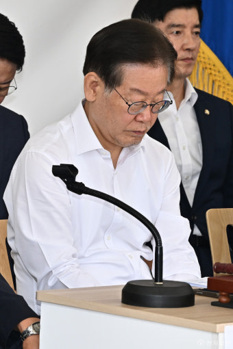 [포토] 고개 숙인 이재명 대표