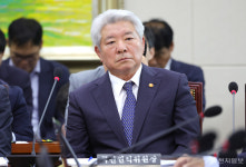 [포토] 정무위 참석한 김홍일 국민권익위원장