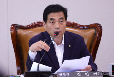 [포토] 발언하는 김민기 국토위원장