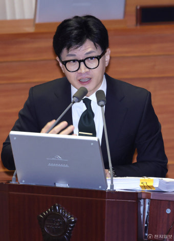 [포토] 한동훈 법무장관, 질의 답변