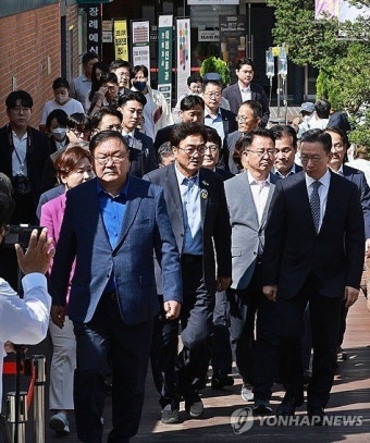 '이재명 후폭풍' 민주당, 새 원내대표 뽑는다… 친명-비명 '샅바싸움' 치열