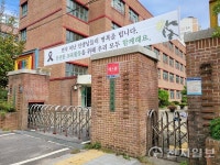 [포토] 호원초에 걸린 교사 추모 현수막