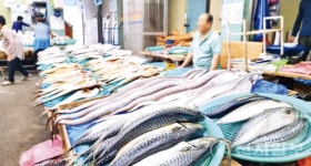 [추석기획] 추석 맞이 전통시장 찾은 시민들 근심만… 명절 분위기 느껴지지 않아