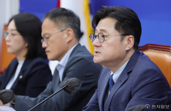 [포토] 홍익표 원내대표 기자간담회 발언
