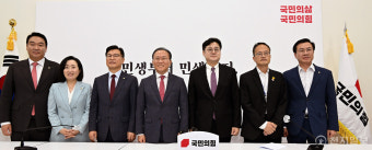 [포토] 홍익표 원내대표 접견하는 윤재옥 원내대표