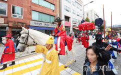 [포토 종합] 정조대왕 나가신다… 창덕궁부터 수원화성 거쳐 사도세자 묘까지