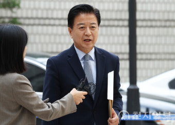[포토] 취재진 질문에 답하는 노웅래 의원