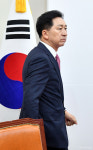 [포토] 최고위 들어서는 김기현