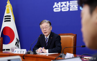 [포토] 민주당 이재명 대표, 질문 답변