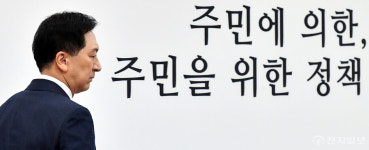 [포토] 최고위 들어서는 김기현