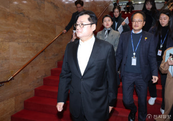 [포토] 윤재옥 원내대표 회동 못하고 돌아선 홍익표 원내대표