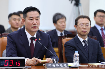 [포토] 신원식 국방부 장관, 질의 답변