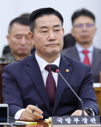 [포토] 질의 받는 신원식 국방장관