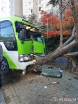 창원시 진해마을버스 사고, 중상 1명·경상 5명