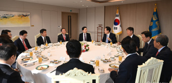 [포토] 윤석열 대통령, 국민의힘 지도부와 비공개 오찬