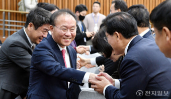 [포토] 원내대책회의 참석하는 윤재옥 당대표 권한대행
