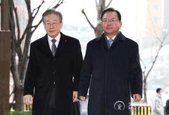 [포토] 비공개 회동 위해 이동하는 이재명-김부겸