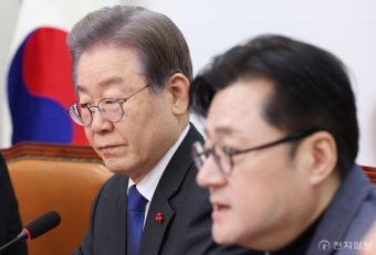 [포토] 홍익표 원내대표 발언 경청하는 이재명 대표
