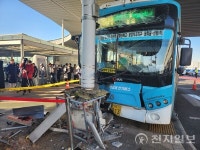 [포토] 수원역 2층 버스 환승센터 사고 현장