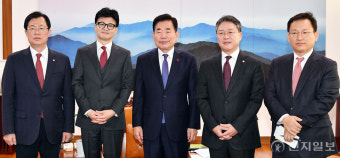 [포토] 김진표 국회의장 예방하는 한동훈 비대위원장