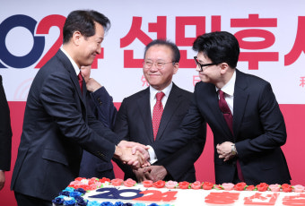[포토] 악수하는 한동훈 비대위원장-오세훈 서울시장