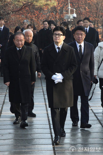 [포토] 한동훈 위원장, 이승만 전 대통령 묘역 참배
