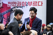 전만권 아산을 당협위원장, 출판기념회 성료… 1000여명 몰려