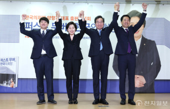 [포토] 손들어 인사하는 이낙연-이준석-양향자-금태섭
