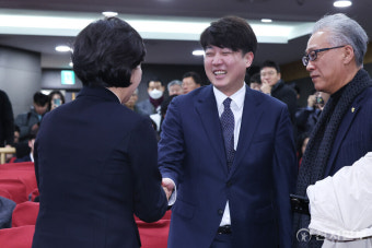 [포토] 인사 나누는 이준석-양향자