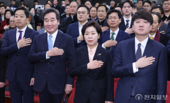 [포토] 국민의례하는 이낙연-이준석-양향자-금태섭