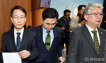 [포토] 민주당 떠나는 이원욱·조응천·김종민