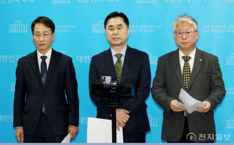 [포토] 질의 답변하는 이원욱·조응천·김종민